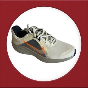 Nike White and Orange Running Shoe 
Men’s Sz 9.5.  
Women’s 11
NEW